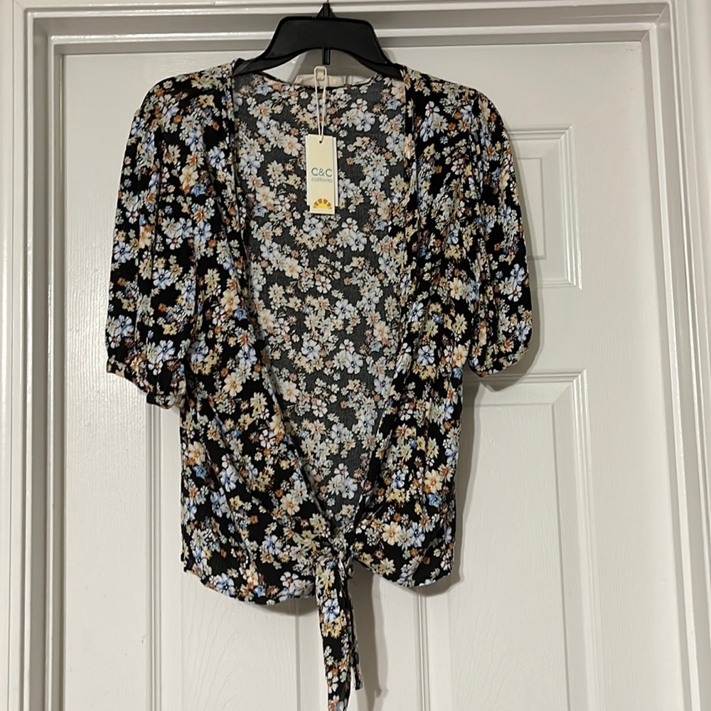 NWT C&C California floral button up vneck top S